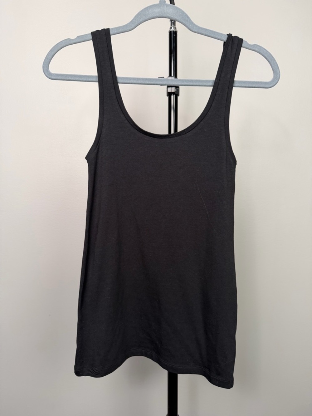 Theory women’s Scoop Neck Bram 2 Black Compliment G014534R